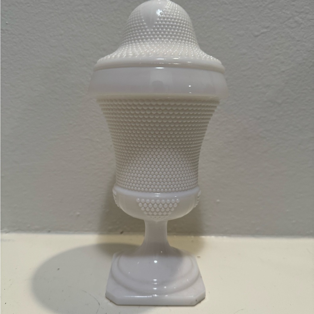 Vintage LE Smith Hobnail Milk Glass Apothecary Jar - Picture 4 of 9